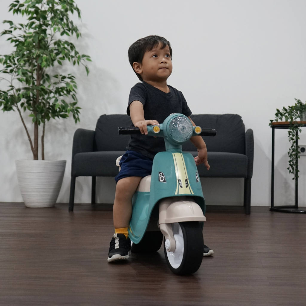 Volta Foot To Floor Balance Push Scooter Green 3+ SHP636