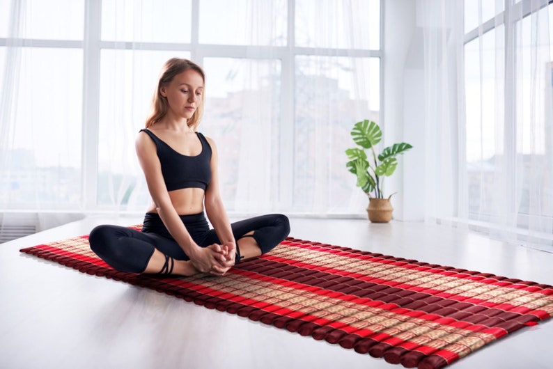Thai Kapok Roll-Out Floor Mattress – Red, 120 × 200 × 7 cm