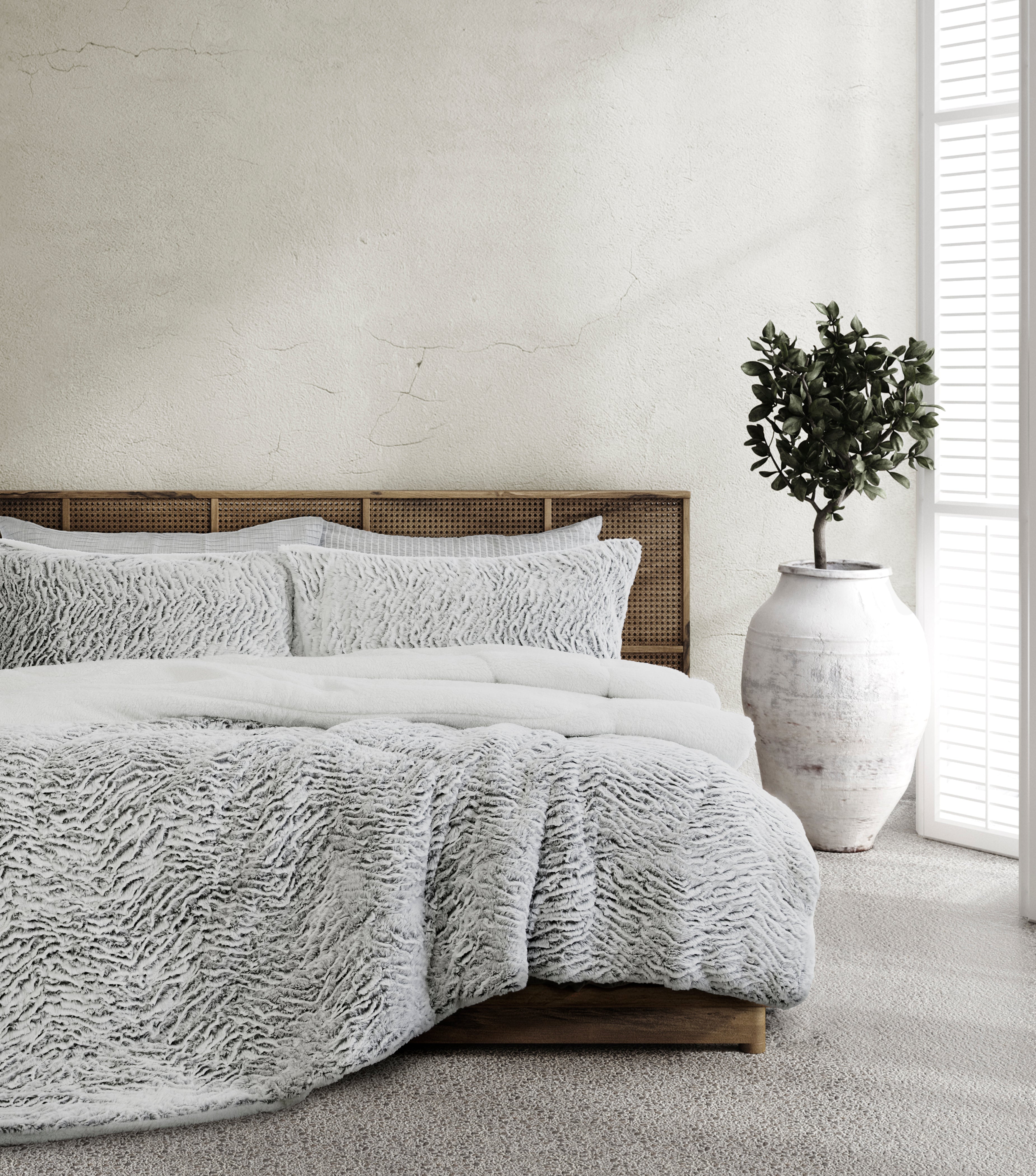 Ardor Boudoir Faux Fur Sherpa Comforter Set – Queen/King, 3-Piece