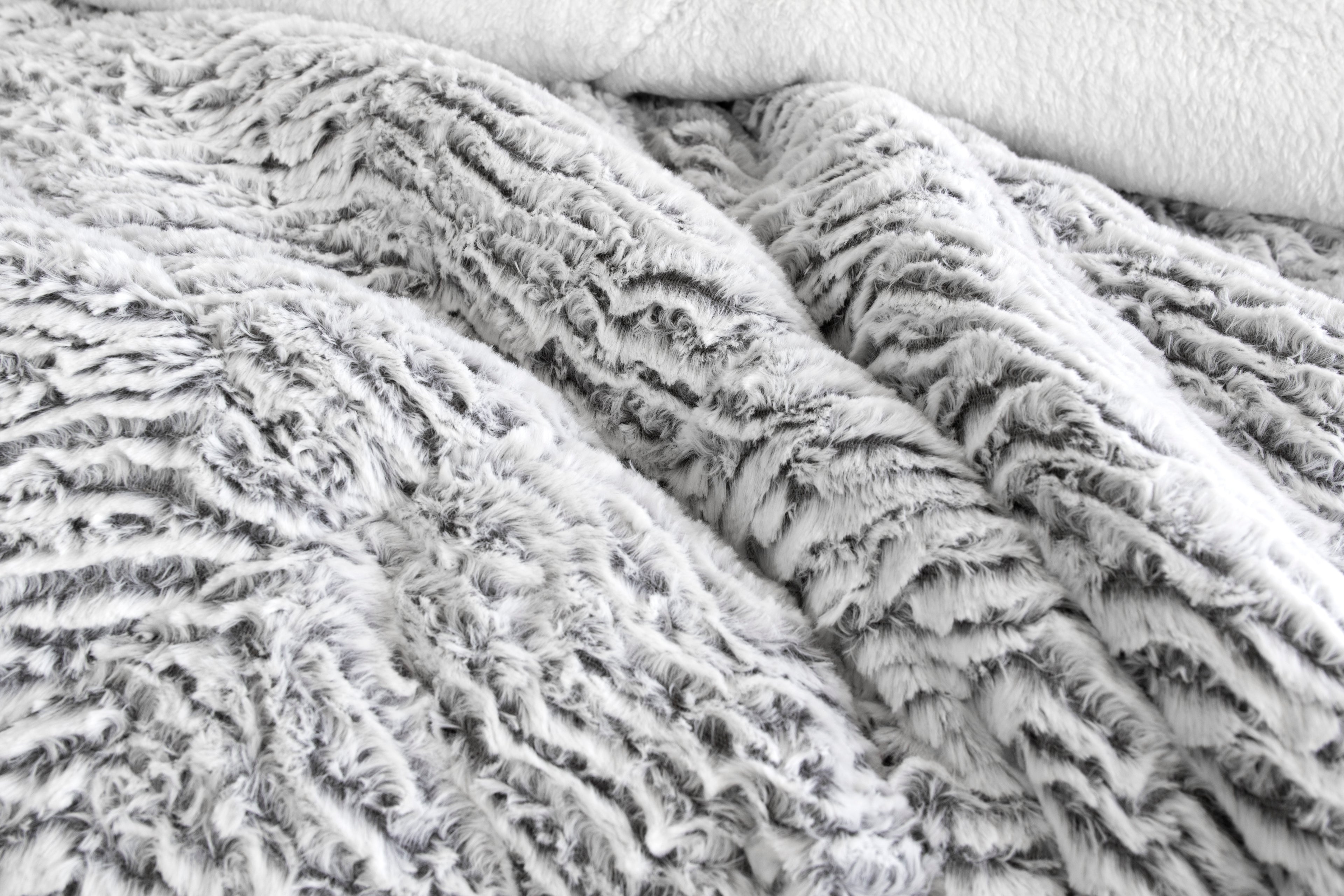 Ardor Boudoir Faux Fur Sherpa Comforter Set – Queen/King, 3-Piece