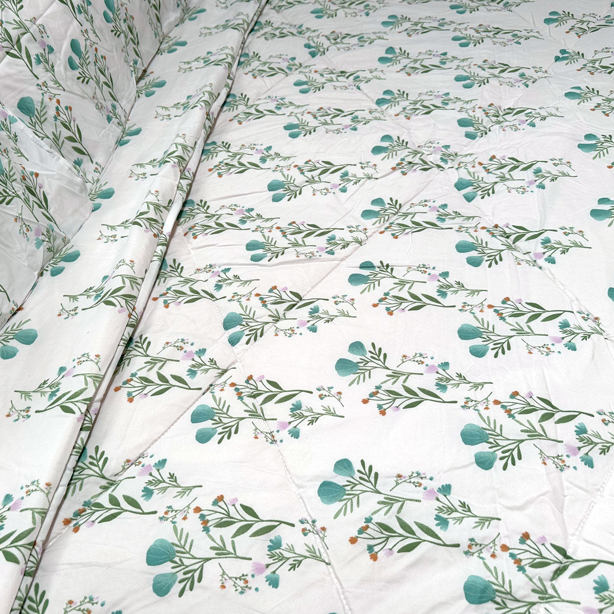 Hotel Living Corbett Lightweight Comforter Set – Floral Teal