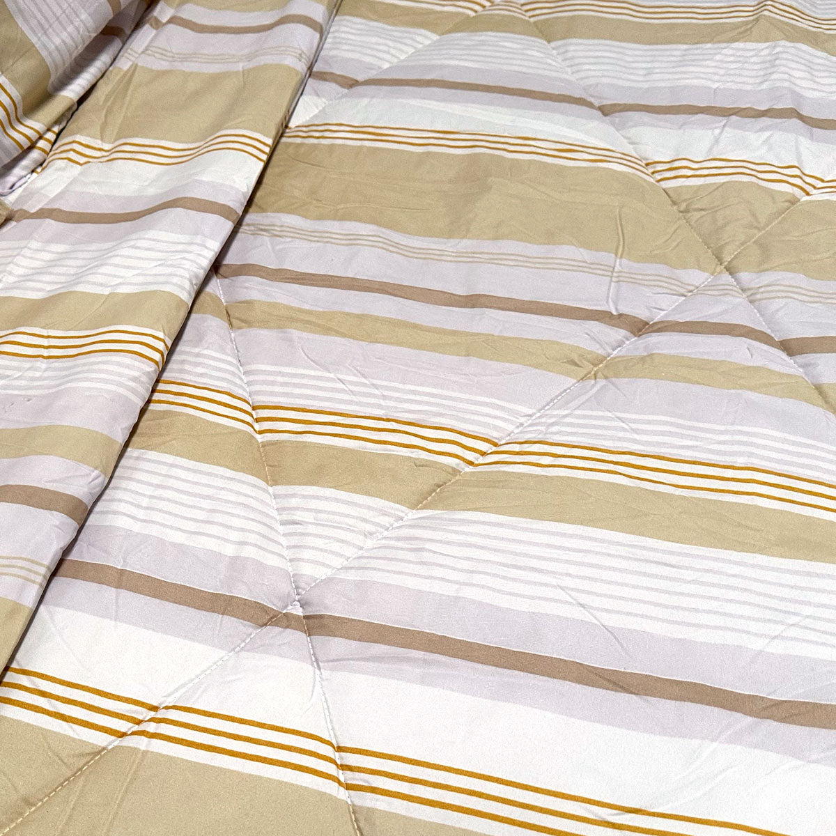 Hotel Living Oscar Lightweight Comforter Set – Stripes