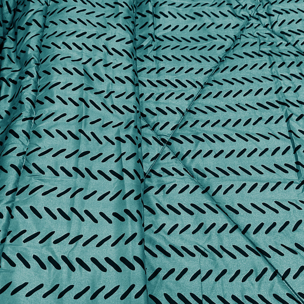 Hotel Living Oscar Lightweight Comforter Set – Herringbone