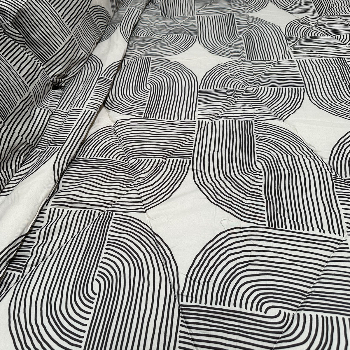 Hotel Living Oscar Lightweight Comforter Set – Curves