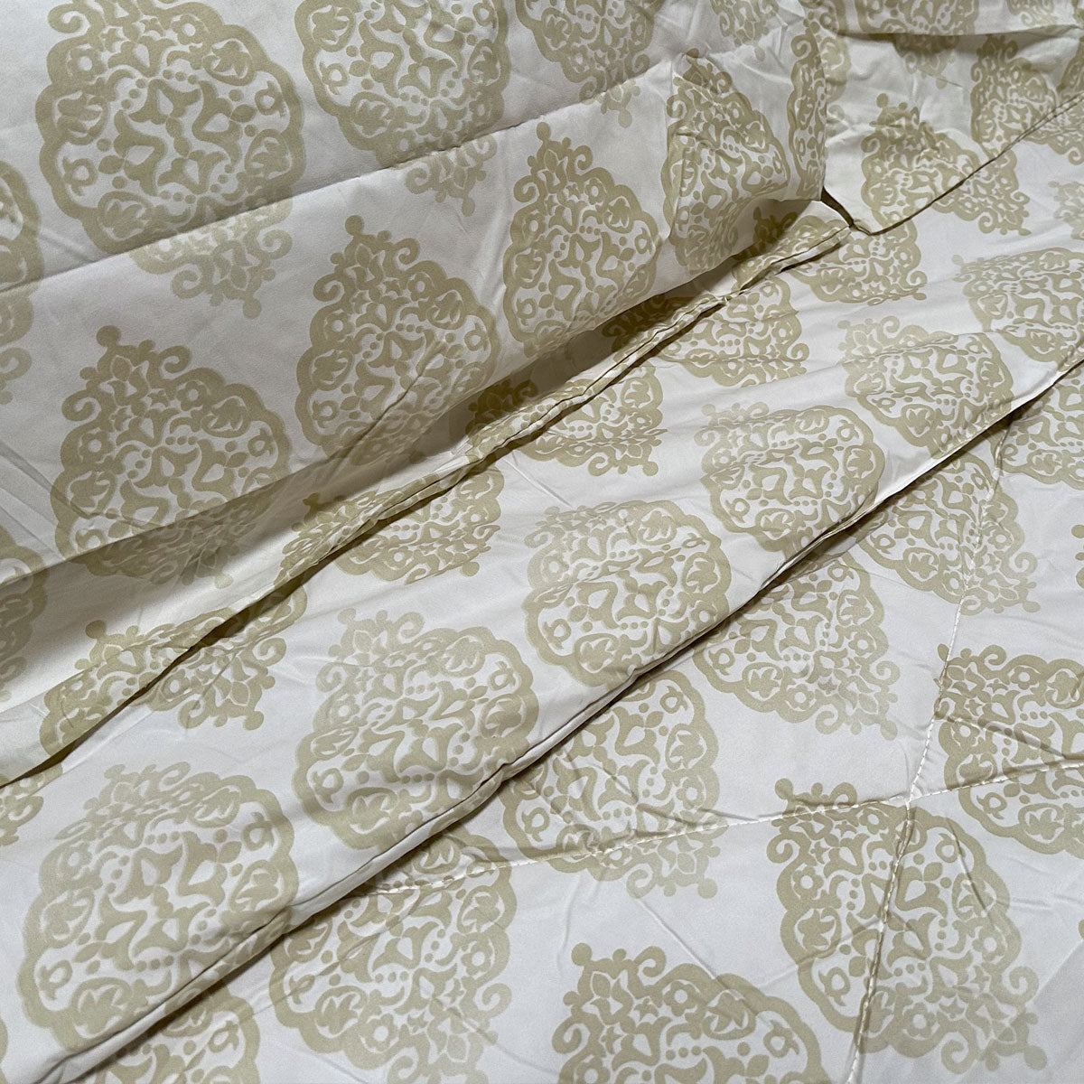 Hotel Living Ultimo Lightweight Comforter Set – Ultimo Light Gold