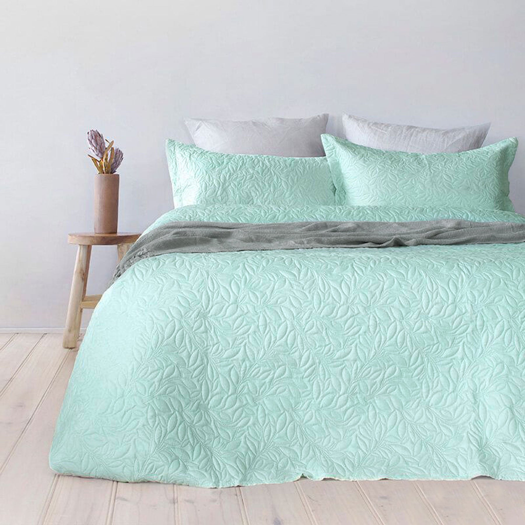Bambury Botanica Embossed Coverlet Set – Glacier, Queen/King
