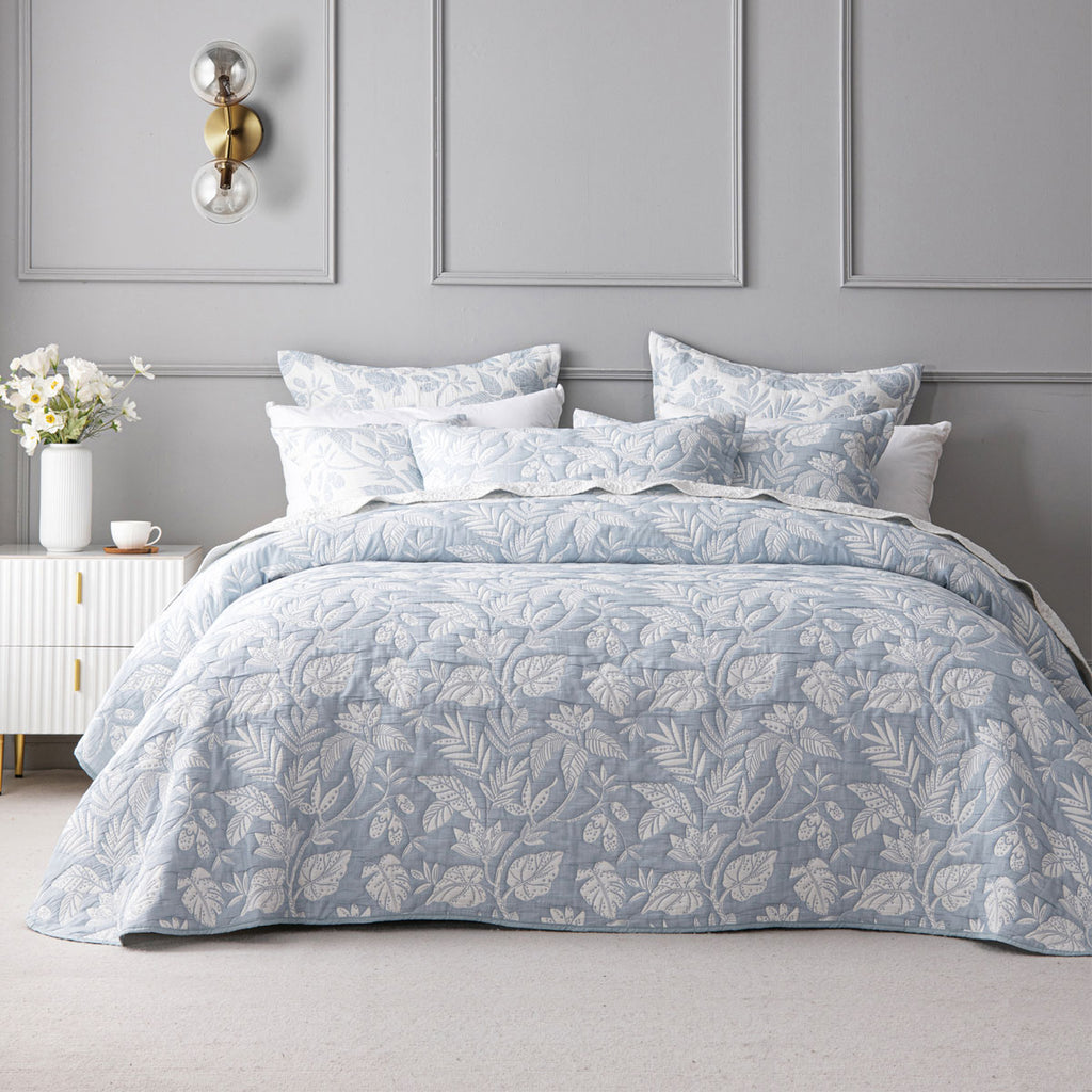 Bianca Laurieton Botanical Bedspread Set – Blue and White, Super King