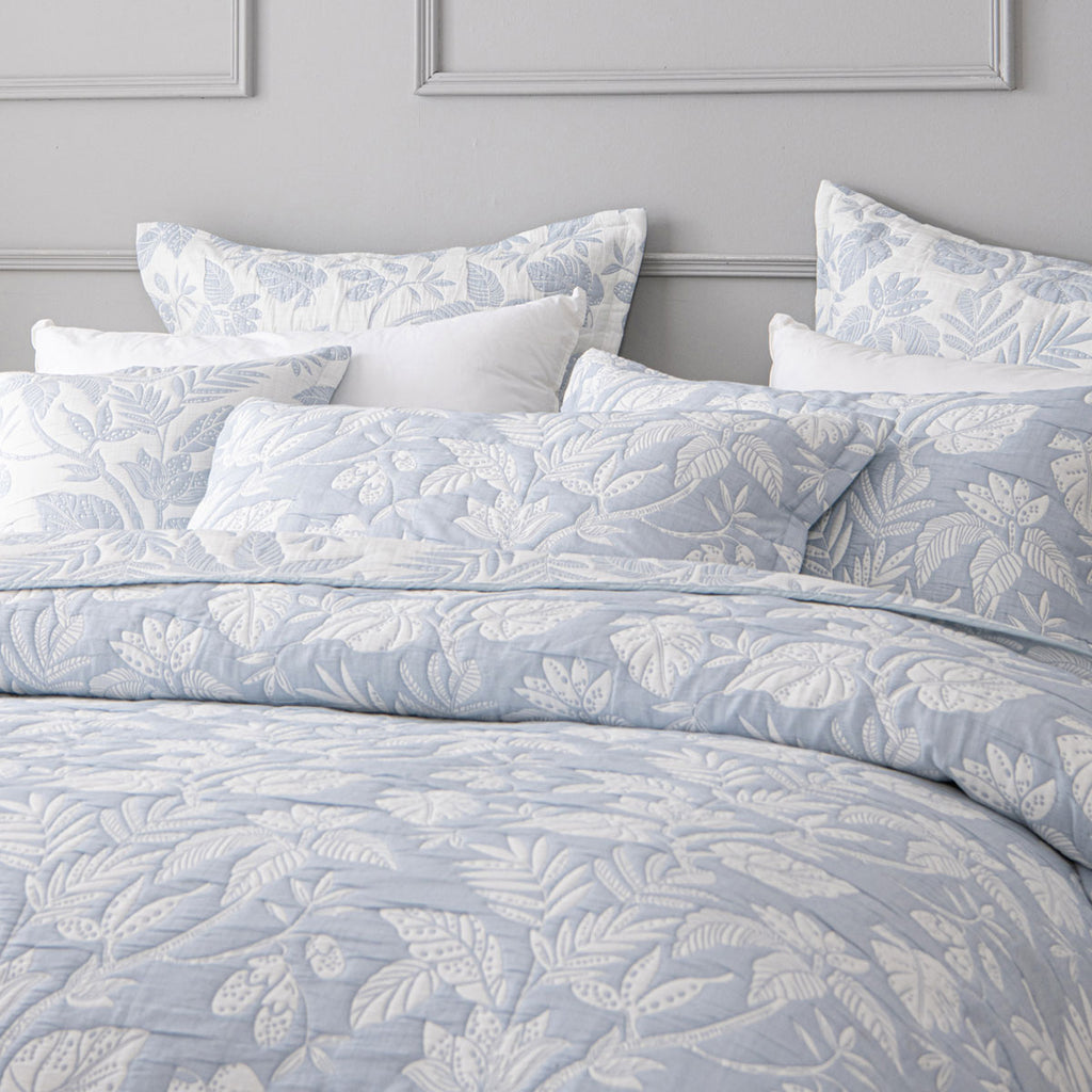 Bianca Laurieton Botanical Bedspread Set – Blue and White, Super King