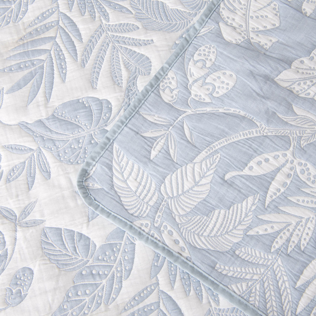 Bianca Laurieton Botanical Bedspread Set – Blue and White, Super King