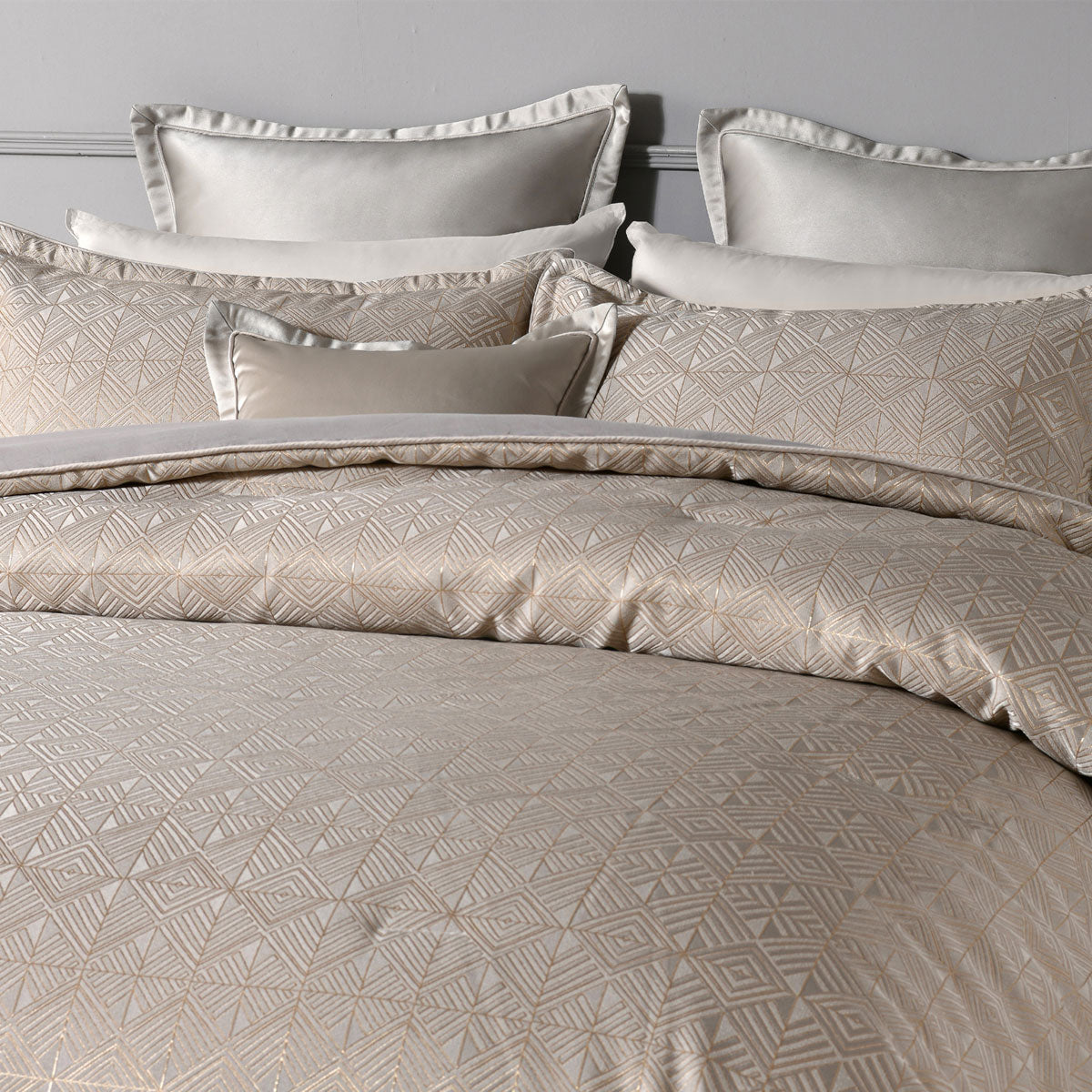 Bianca Bellagio 6-Piece Jacquard Comforter Set – Gold, Super King