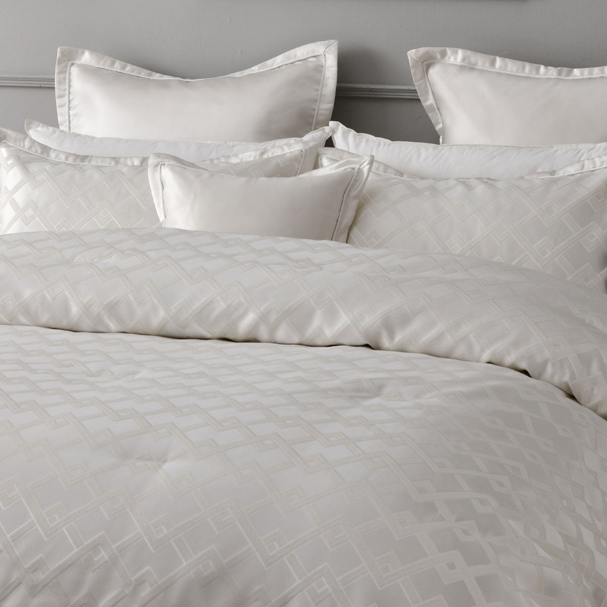Bianca Firenze 6-Piece Jacquard Comforter Set – Pearl, Super King