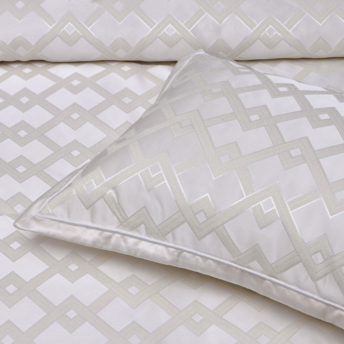 Bianca Firenze 6-Piece Jacquard Comforter Set – Pearl, Super King