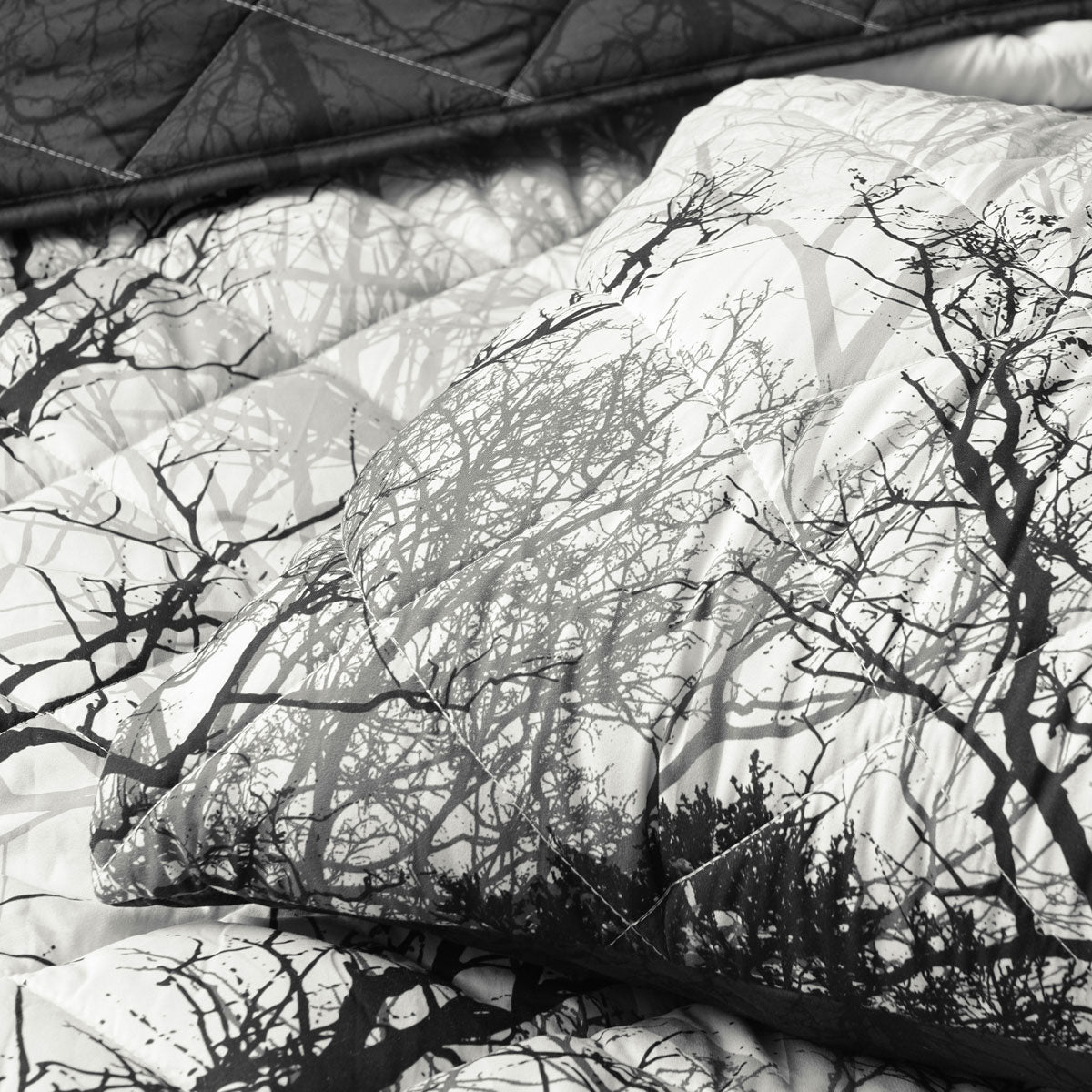 Bianca Boscage Forest Quilted Coverlet Set – Black, Super King