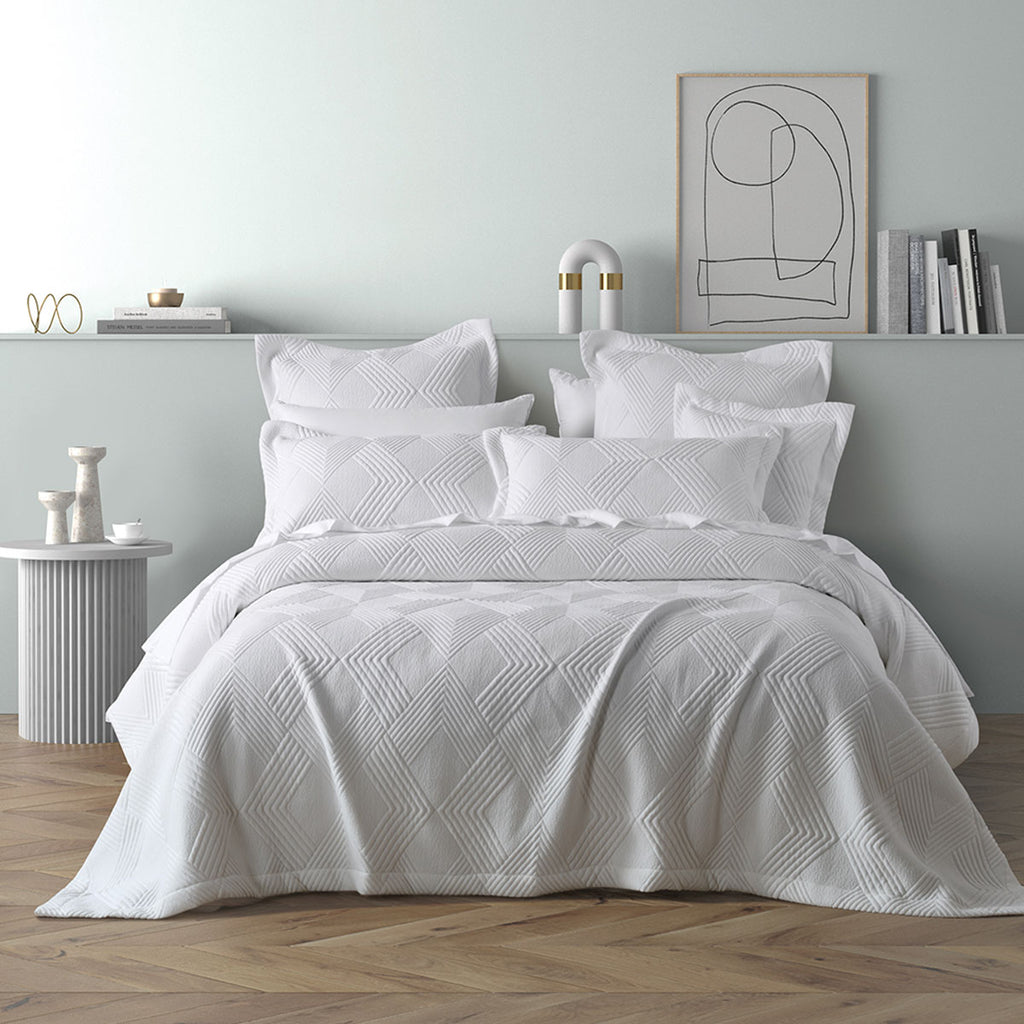 Bianca Cassiano Jacquard Coverlet Set – White, Single/Double