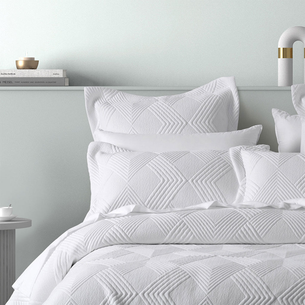 Bianca Cassiano Jacquard Coverlet Set – White, Single/Double