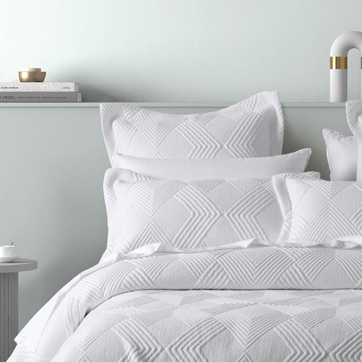 Bianca Cassiano Jacquard Coverlet Set – White, Queen/King