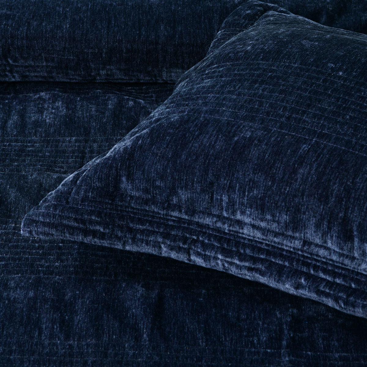 Bianca Cyrano Velvet Quilted Coverlet Set – Indigo, Queen/King