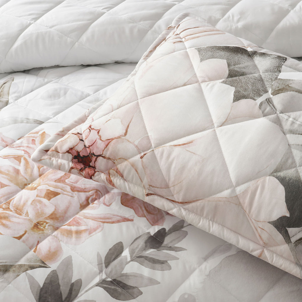 Bianca Giselle Floral Velvet Coverlet Set – White, Queen/King