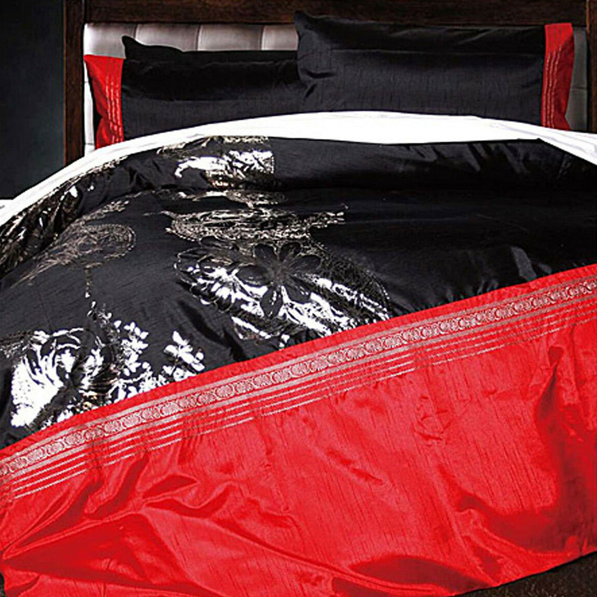 Accessorize Majestic Jacquard-Satin Quilt Cover Set – Black, Double