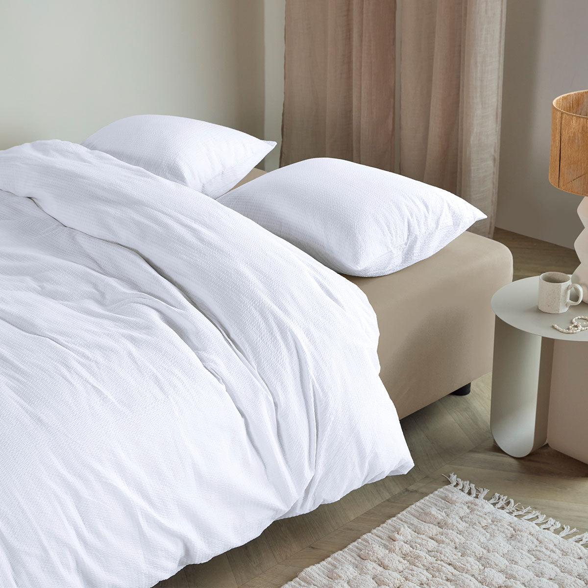 Bedding House Summer Seersucker King Quilt Cover Set – White