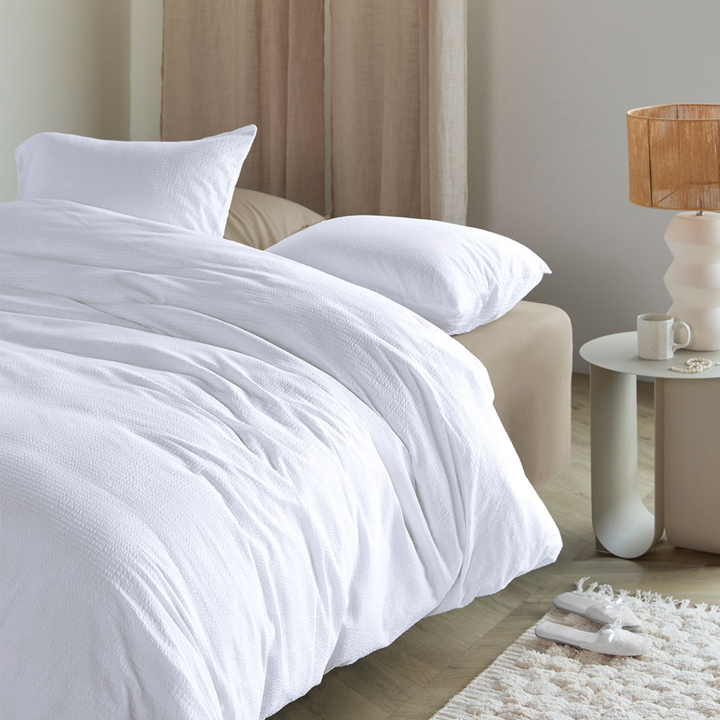 Bedding House Summer Seersucker Queen Quilt Cover Set – White