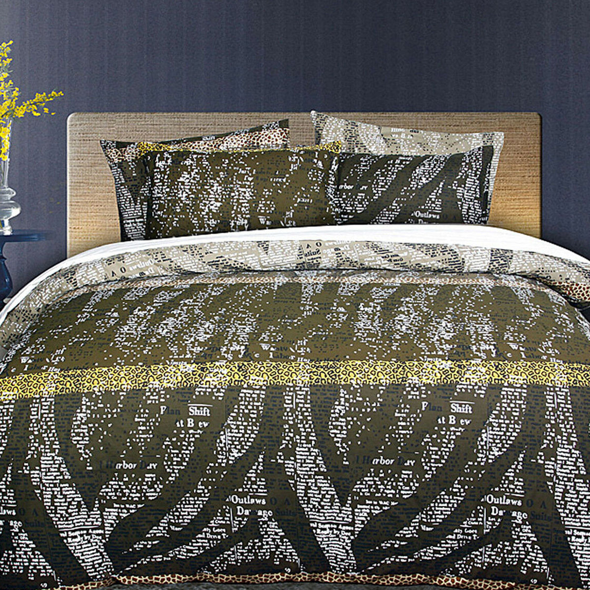 Accessorize Zig Zag Polyester-Cotton Quilt Cover Set – Queen