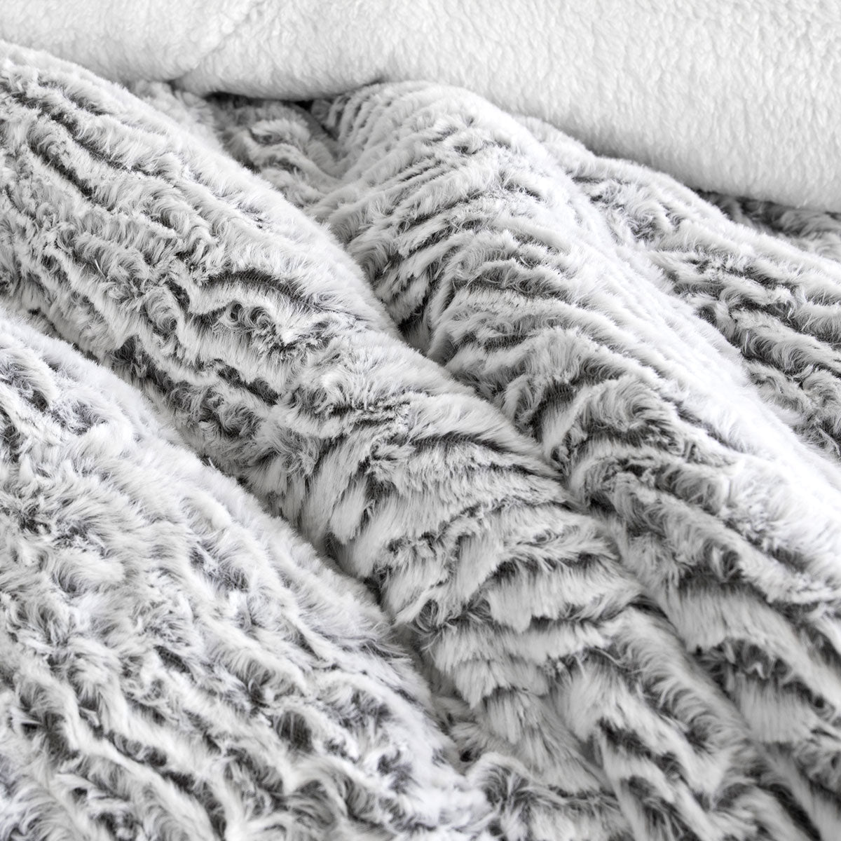 Ardor Silver Faux-Fur Comforter Set with Sherpa Reverse – Single/Double