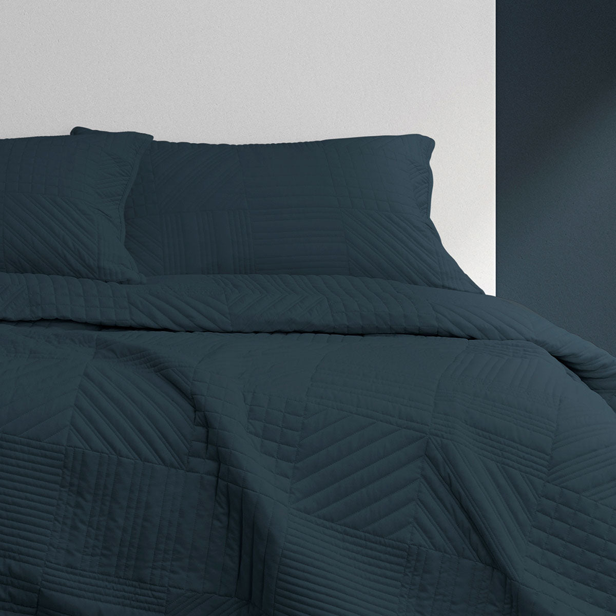 Ardor Finley Quilted Microfiber Coverlet Set – Navy, Queen/King