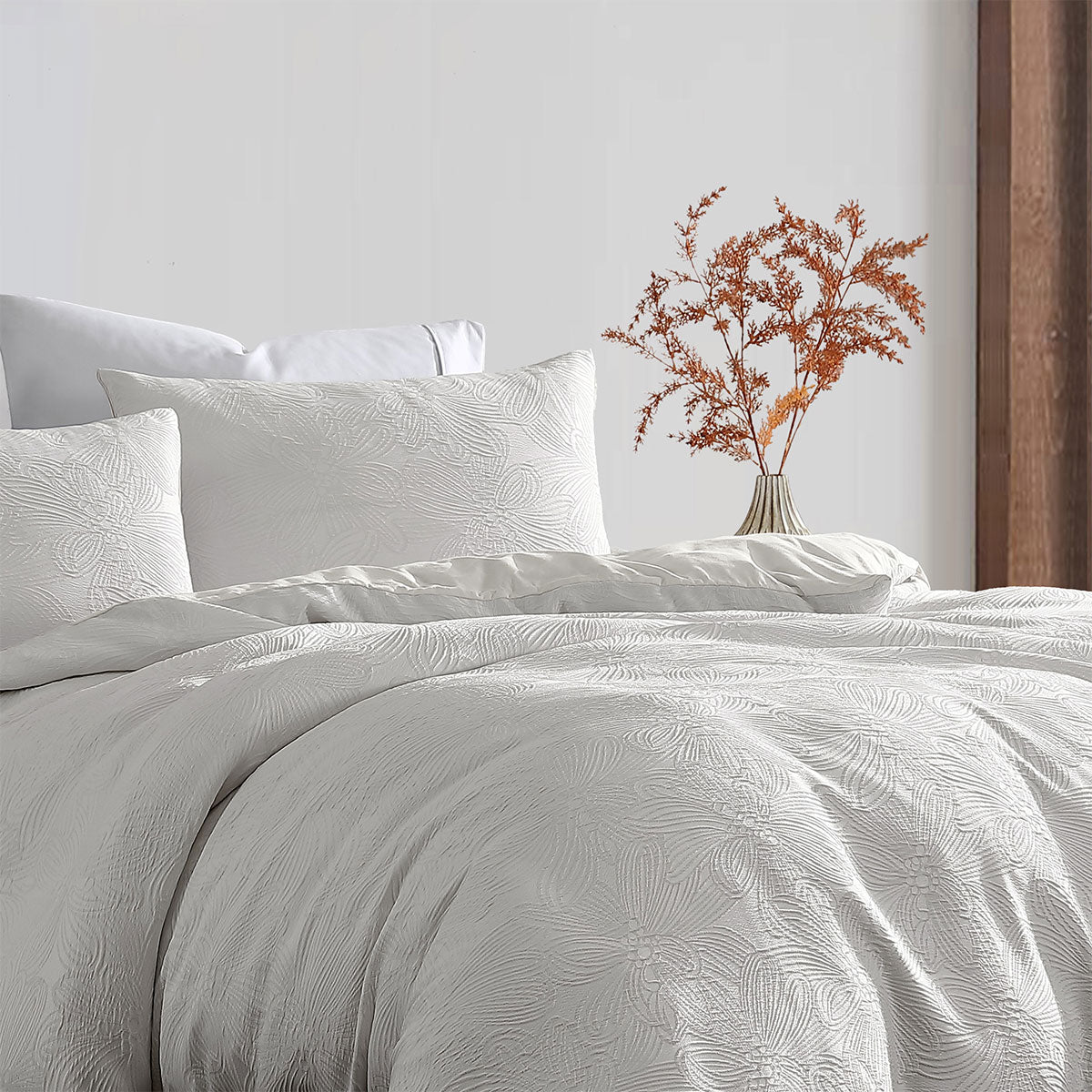 Ardor Avena Floral Jacquard Quilt Cover Set – White, King
