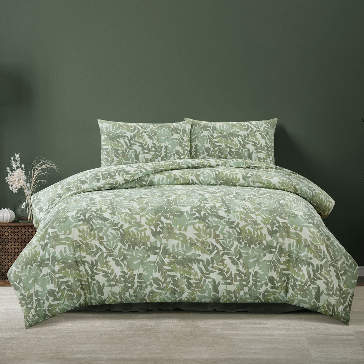 Ardor Solana Watercolour Foliage Print Quilt Cover Set – Sage, Cream and Green, Queen