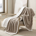 Ardor Carter Bouclé Throw with Sherpa Reverse – 130 × 170 cm
