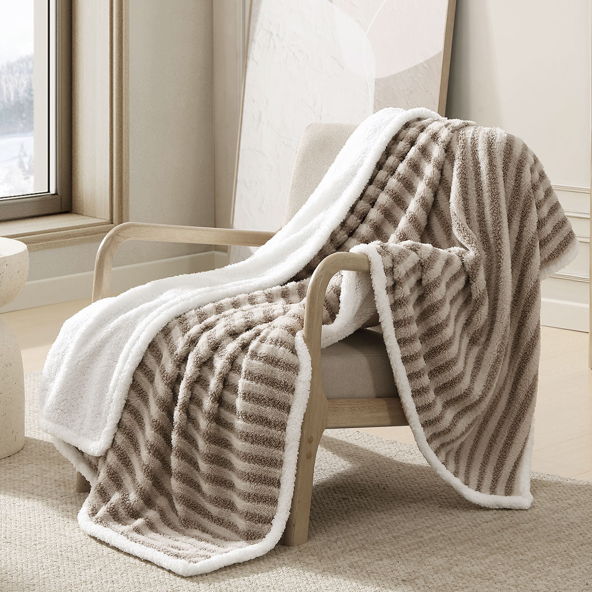Ardor Carter Bouclé Throw with Sherpa Reverse – 130 × 170 cm