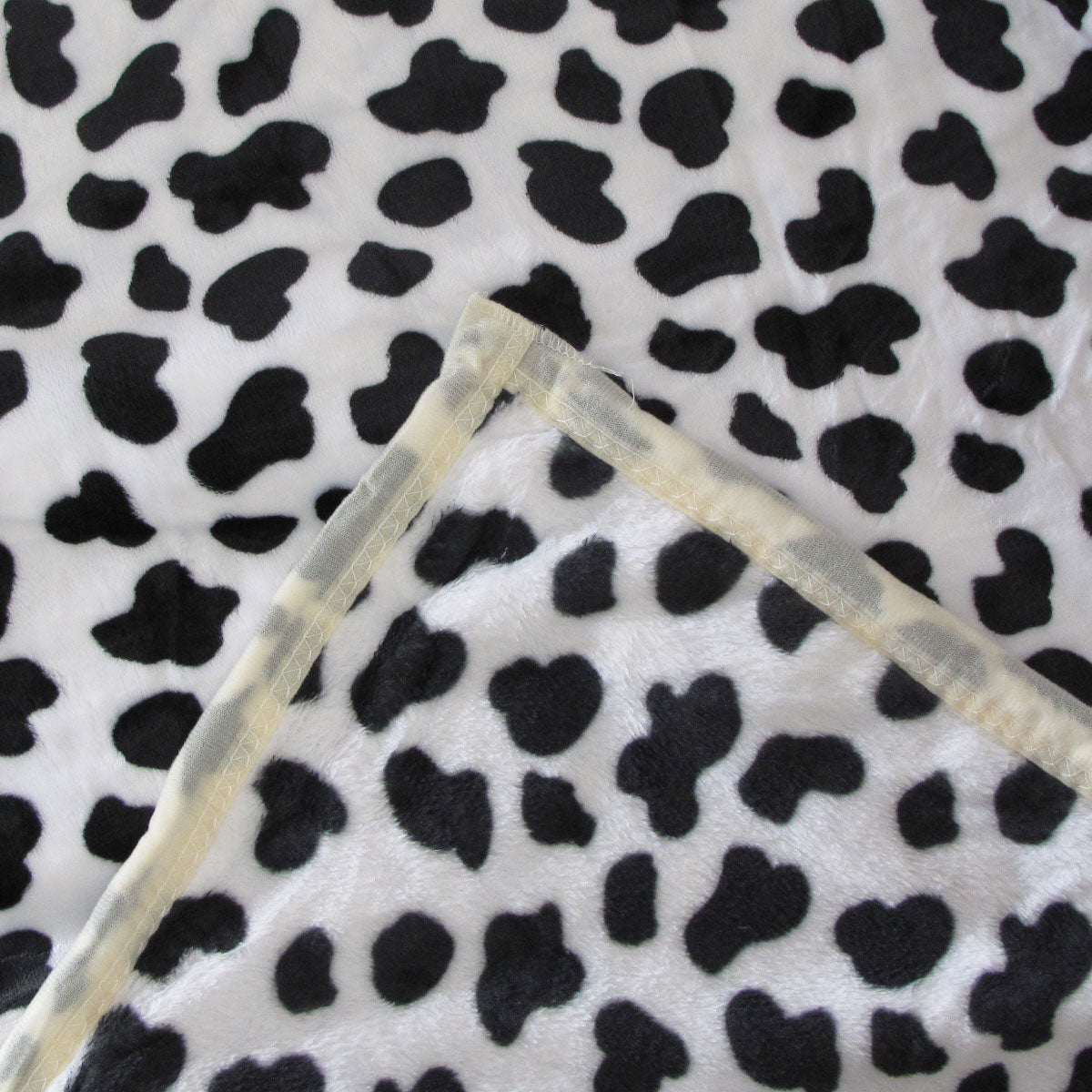 Animal-Pattern Flannel-Plush Polyester Blanket – Dalmatian, 220 × 240 cm