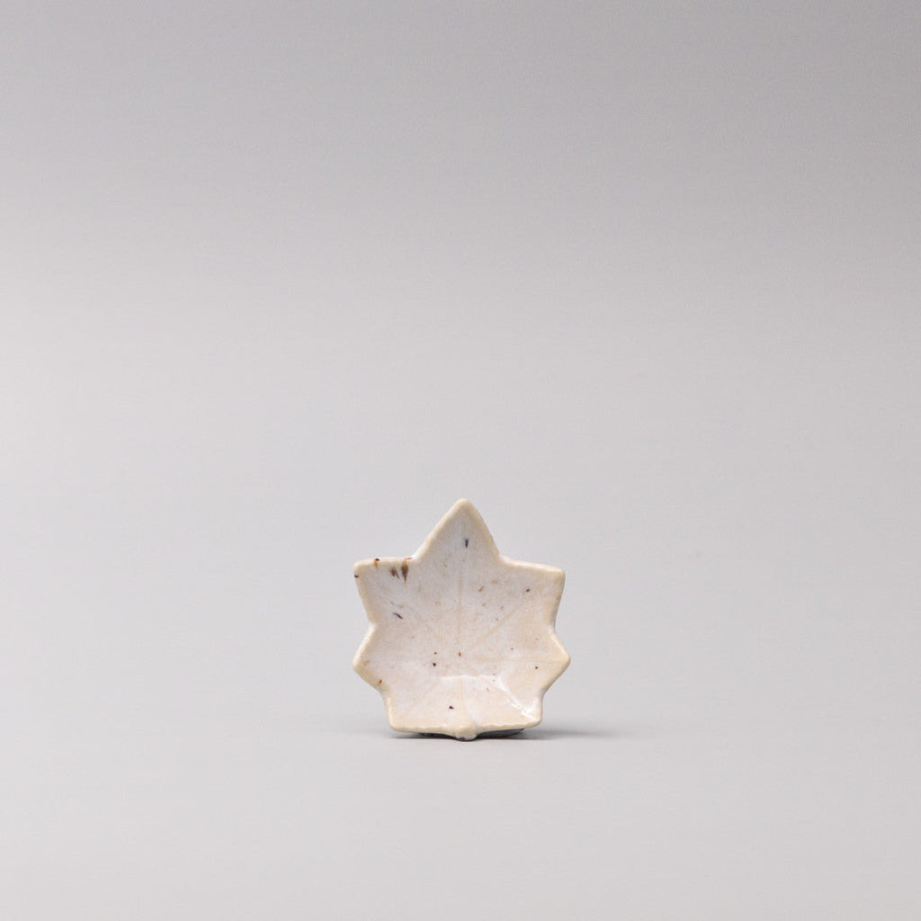 Ivory Fleck Maple Leaf Sauce Dish – 6cm