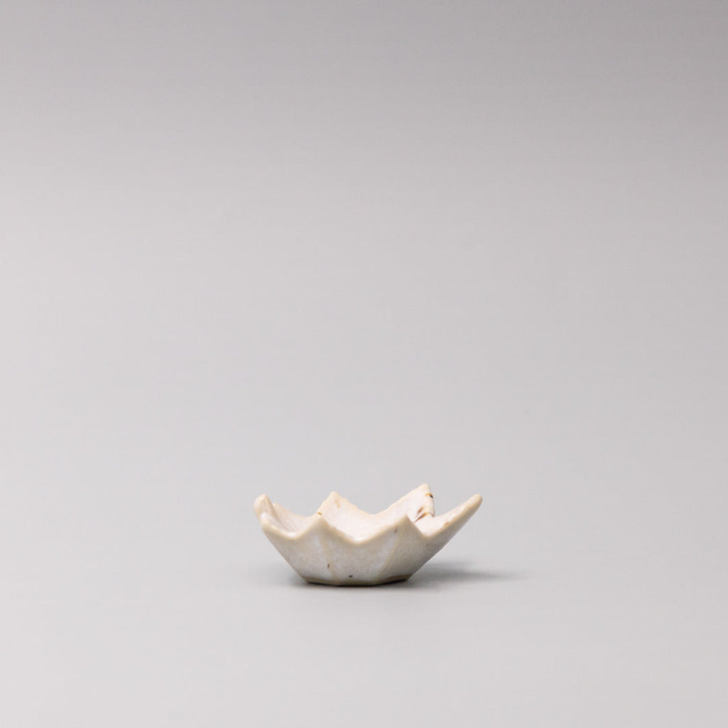 Ivory Fleck Maple Leaf Sauce Dish – 6cm