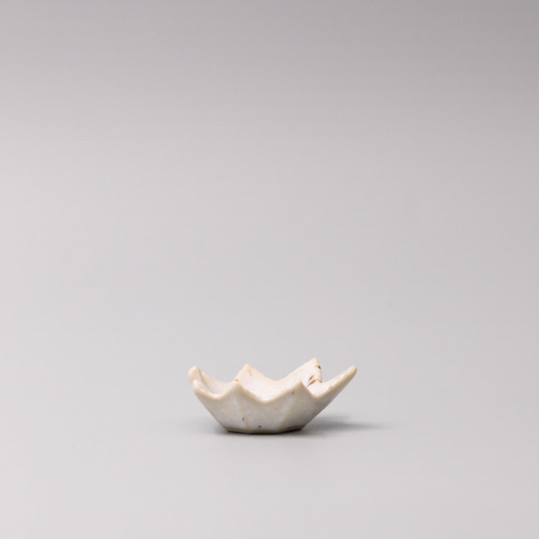 Ivory Fleck Maple Leaf Sauce Dish – 6cm