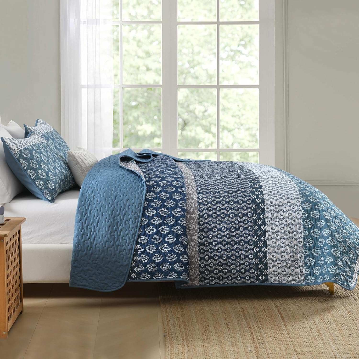 Classic Hydrangea Quilted Coverlet Set – Queen, 3-Piece