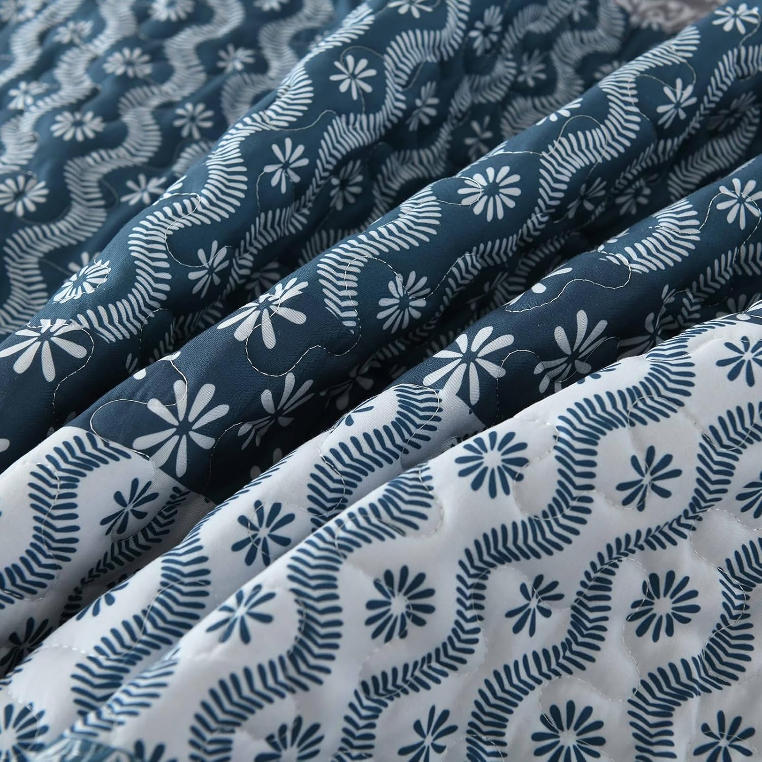 Classic Hydrangea Quilted Coverlet Set – Queen, 3-Piece