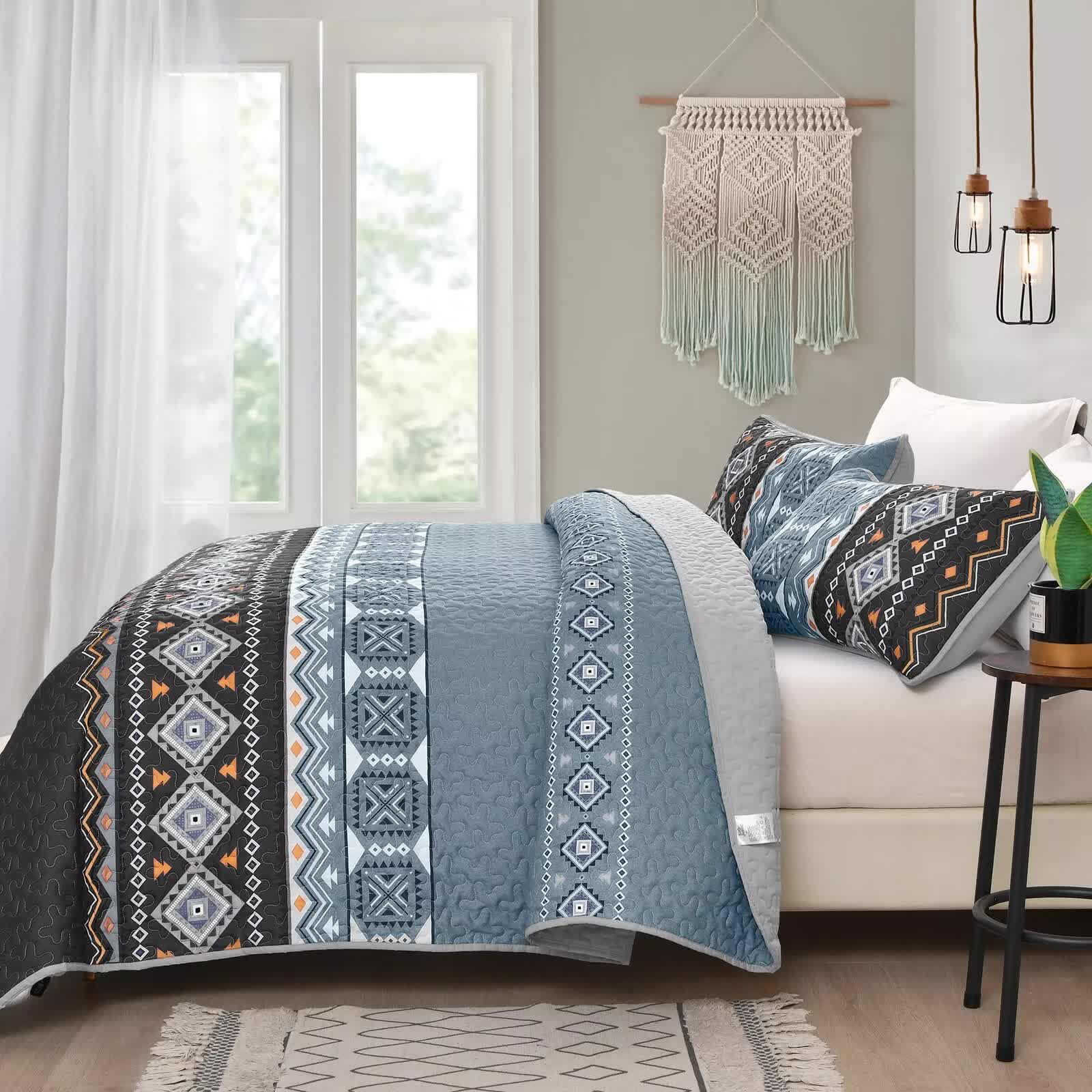 Ambient Bloom Reversible Polyester Coverlet Set – Queen, 3 Piece